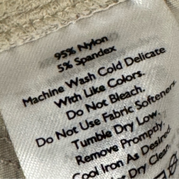 Eddie Bauer Tan Cargo Shorts with Belt Loops - Picture 8 of 8